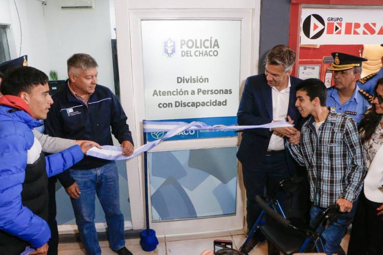 TERMINAL DE ÓMNIBUS DE RESISTENCIA: EL GOBERNADOR ZDERO INAUGURÓ DOS DIVISIONES POLICIALES PARA MÁS SEGURIDAD E INCLUSIÓN