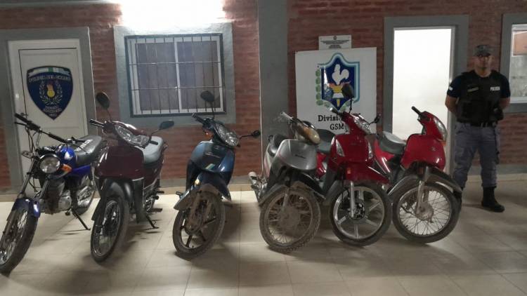 SECUESTRAN ONCE MOTOS Y LOCALIZAN A UNA MENOR QUE SE ENCONTRABA PERDIDA