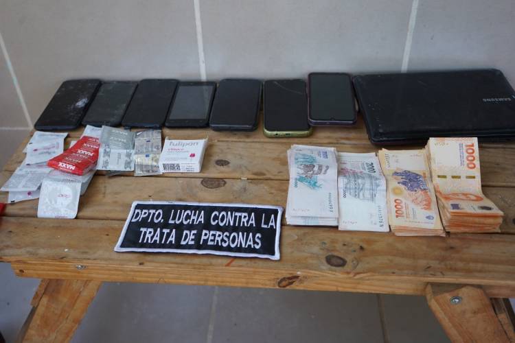DETIENEN A PAREJA QUE PRESUNTAMENTE PROSTITUÍAN A MUJERES VULNERABLES