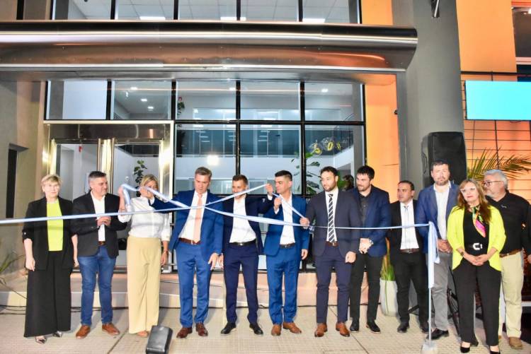 EL GOBERNADOR ZDERO INAUGURÓ EL NUEVO EDIFICIO DE OFICINAS DE LOTERÍA CHAQUEÑA