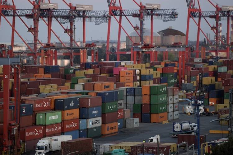 CRISIS Y SUPERÁVIT COMERCIAL