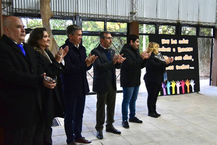 PRIMERA ETAPA: EL GOBERNADOR ZDERO HABILITÓ HOY LAS REFACCIONES DE LA CENTENARIA ESCUELA  N° 10 DE COLONIA BENÍTEZ