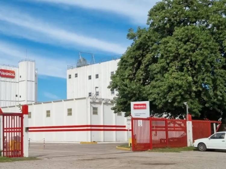 LÁCTEOS VERÓNICA CERRÓ LAS PLANTAS Y NO PAGA SUELDOS